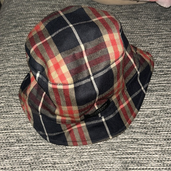 Burberry Bucket Hat - Picture 2 of 2